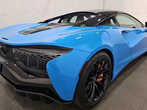 Used 2024 McLaren Artura RWD image 4