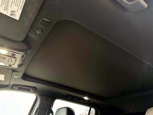 Used 2021 GMC Yukon Denali w/ Denali Premium Package image 31