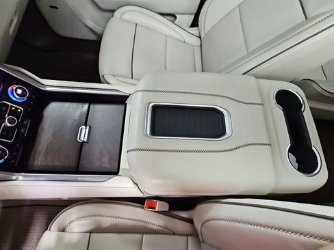 Used 2023 GMC Yukon XL Denali image 23