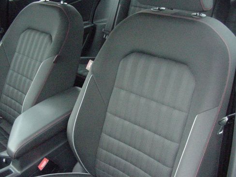 Used 2019 Volkswagen Jetta GLI image 12