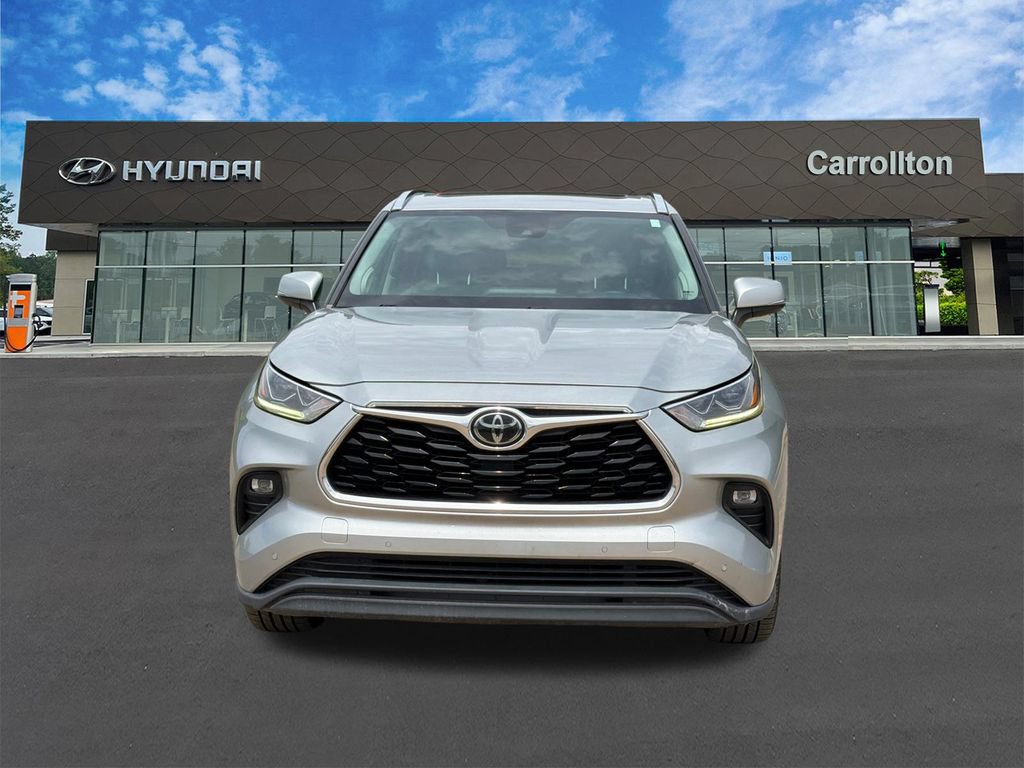 Used 2020 Toyota Highlander Limited FWD image 2