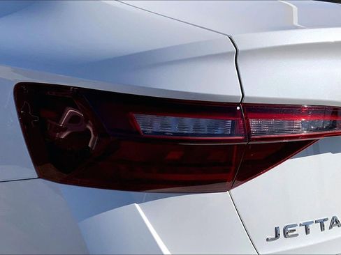 Used 2023 Volkswagen Jetta SE image 22