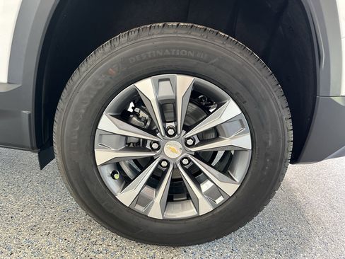 New 2026 Chevrolet Equinox LT w/ Convenience Package II FWD image 33