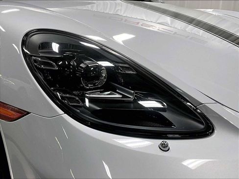 Used 2024 Porsche 718 Cayman image 15