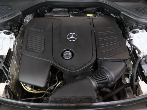 Used 2025 Mercedes-Benz GLC 350e GLC 350e w/ Driver Assistance Package image 29