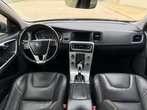 Used 2018 Volvo S60 T5 Dynamic w/ Vision Package FWD image 11