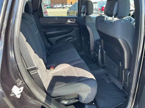 Used 2012 Jeep Grand Cherokee Laredo w/ Laredo E Group image 18