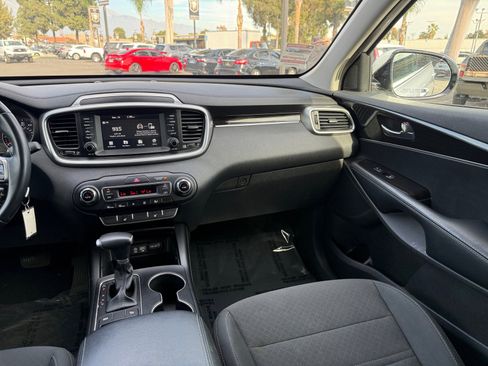 Used 2020 Kia Sorento LX w/ LX I4 Convenience Package image 23