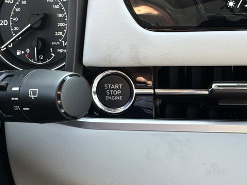 New 2025 Mitsubishi Outlander SE image 32