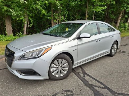 Used 2016 Hyundai Sonata SE FWD image 1