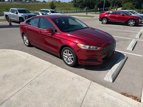 Used 2013 Ford Fusion SE FWD image 2