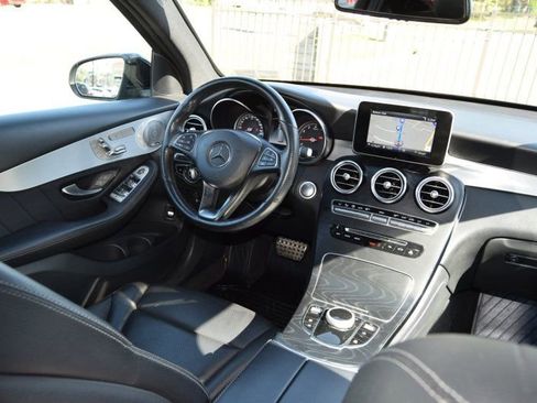 Used 2019 Mercedes-Benz GLC 300 4MATIC image 24