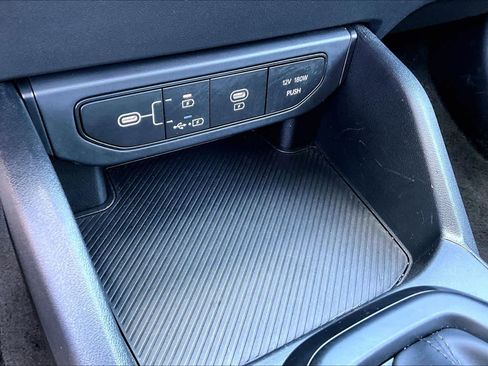 Used 2025 Kia K4 LX image 32