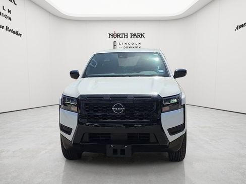 Used 2026 Nissan Frontier SV w/ All-Weather Content Package RWD image 8