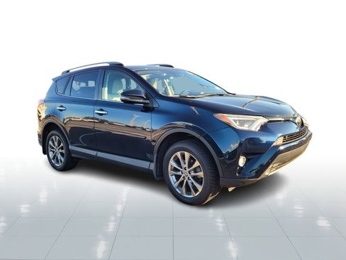 Used 2018 Toyota RAV4 Limited image 3