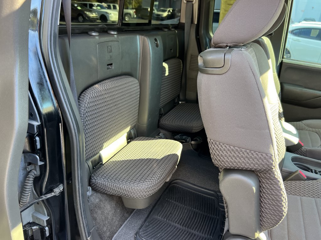 Used 2012 Nissan Frontier SV RWD image 17