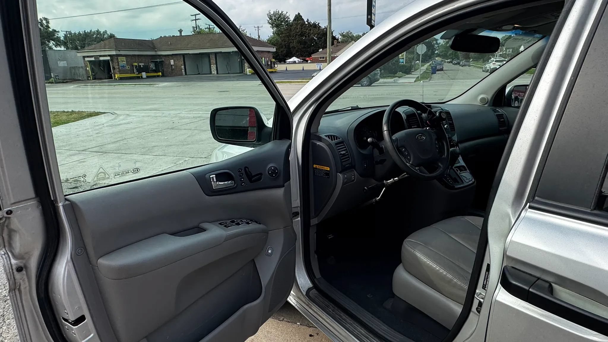 Used 2012 Kia Sedona EX w/ Luxury Pkg FWD image 8