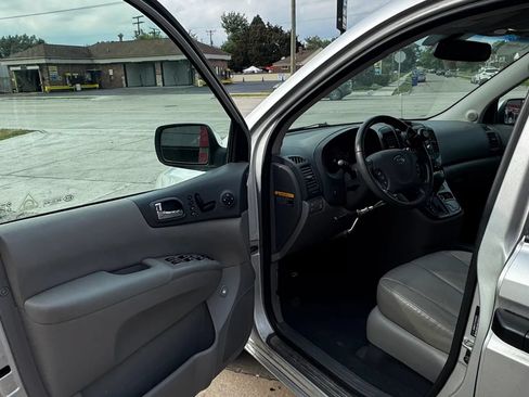 Used 2012 Kia Sedona EX w/ Luxury Pkg FWD image 8