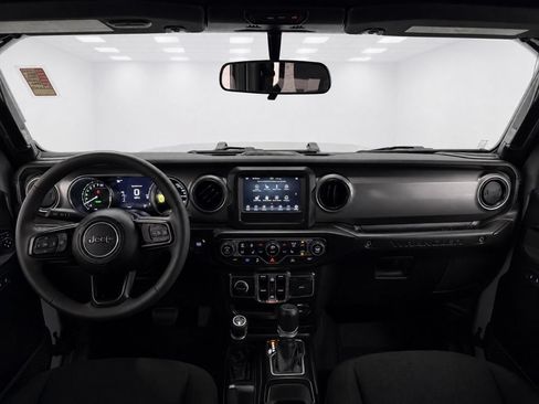 Used 2023 Jeep Wrangler Unlimited w/ Cold Weather Group AWD/4WD image 19