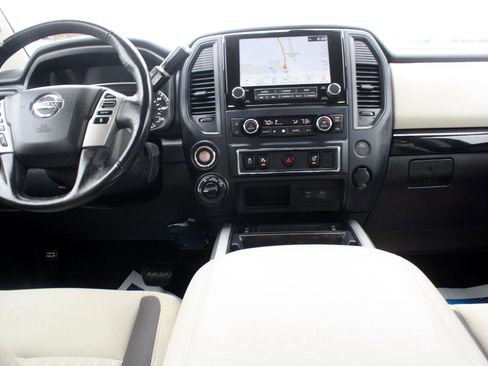 Used 2022 Nissan Titan SV w/ SV Convenience Package image 37