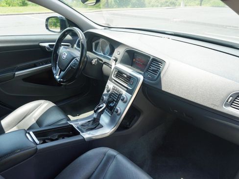 Used 2018 Volvo V60 T5 Cross Country w/ Convenience Package AWD/4WD image 24