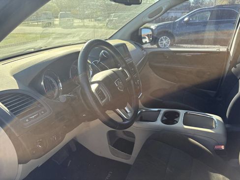 Used 2012 Dodge Grand Caravan SXT w/ Entertainment Group 1 image 3