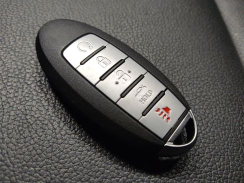 Used 2023 Nissan Kicks SR w/ SR Premium Package FWD image 32