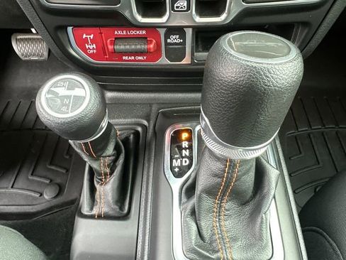 Used 2023 Jeep Gladiator Mojave w/ Cold Weather Group image 34