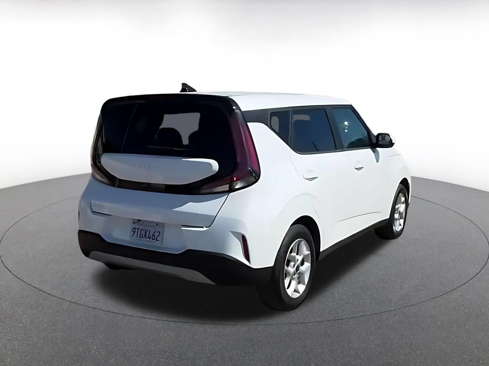 Used 2025 Kia Soul LX w/ LX Technology Package FWD image 13