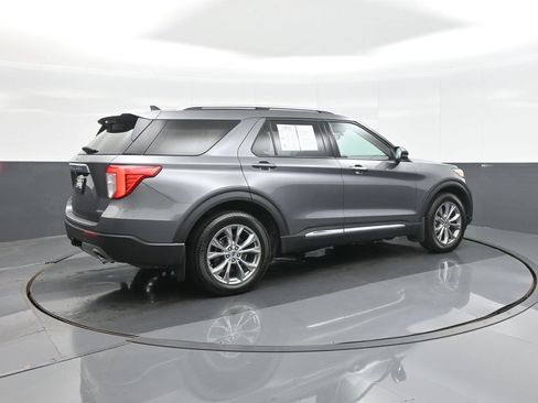 Used 2022 Ford Explorer Limited w/ Equipment Group 301A AWD/4WD image 7