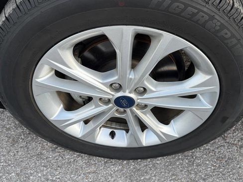 Used 2018 Ford Escape SE image 24