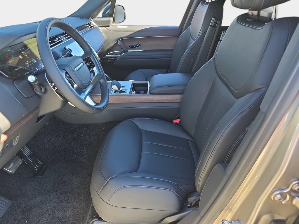 New 2026 Land Rover Range Rover Long Wheelbase SE AWD/4WD image 17