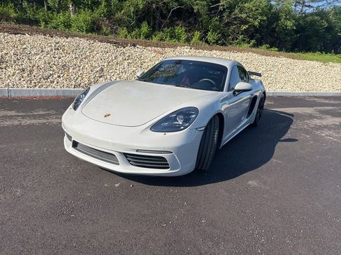 Used 2018 Porsche 718 Cayman S RWD image 1