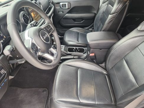 Used 2023 Jeep Wrangler Unlimited Sahara AWD/4WD image 13