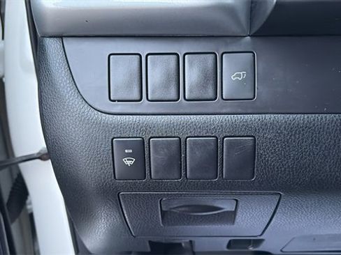 Used 2016 Toyota Highlander XLE image 18