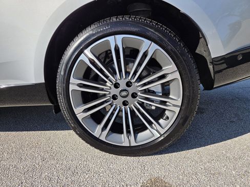 New 2025 Land Rover Range Rover SE image 9