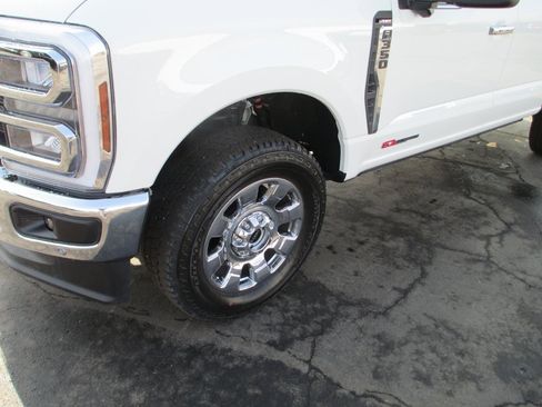 Used 2025 Ford F350 Lariat w/ Lariat Ultimate Package image 11