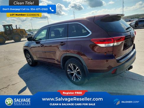 Used 2017 Toyota Highlander LE FWD image 3