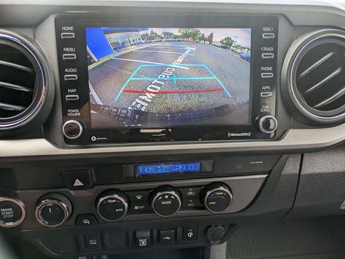 Used 2022 Toyota Tacoma TRD Off-Road image 17