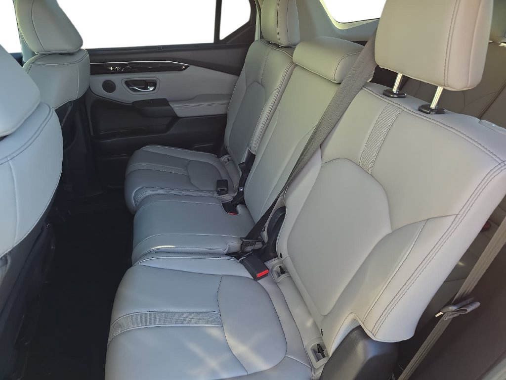 Used 2025 Honda Pilot Touring image 12