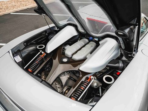 Used 2004 Porsche Carrera GT RWD image 32