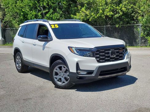 Certified 2025 Honda Passport TrailSport image 1