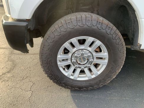 Used 2019 Ford F250 XL w/ Power Equipment Group AWD/4WD image 1