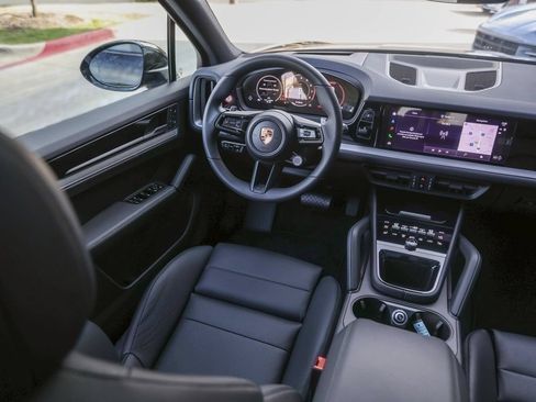 Certified 2026 Porsche Cayenne AWD/4WD image 31