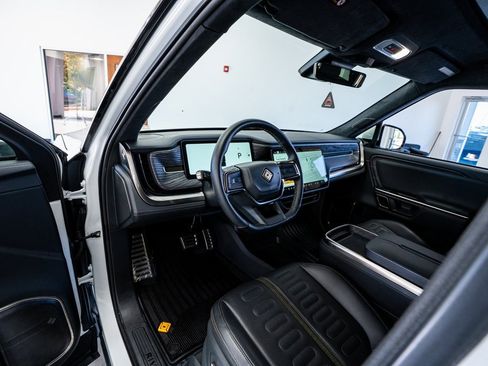 Used 2023 Rivian R1S Adventure image 32