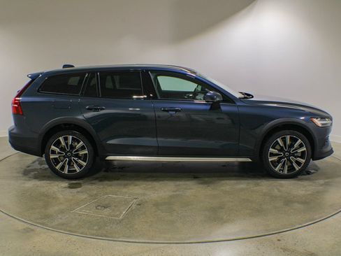 New 2026 Volvo V60 B5 Cross Country Ultra w/ Climate Package AWD/4WD image 6