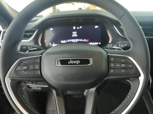 New 2025 Jeep Grand Cherokee Laredo image 17