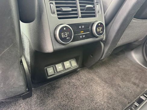 Used 2024 Land Rover Discovery S AWD/4WD image 13