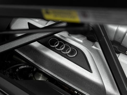 Used 2018 Audi R8 V10 w/ Premium Package image 35