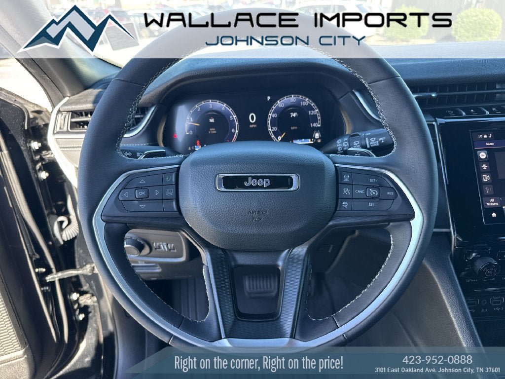 Used 2025 Jeep Grand Cherokee Laredo X w/ Luxury Tech Group I AWD/4WD image 28